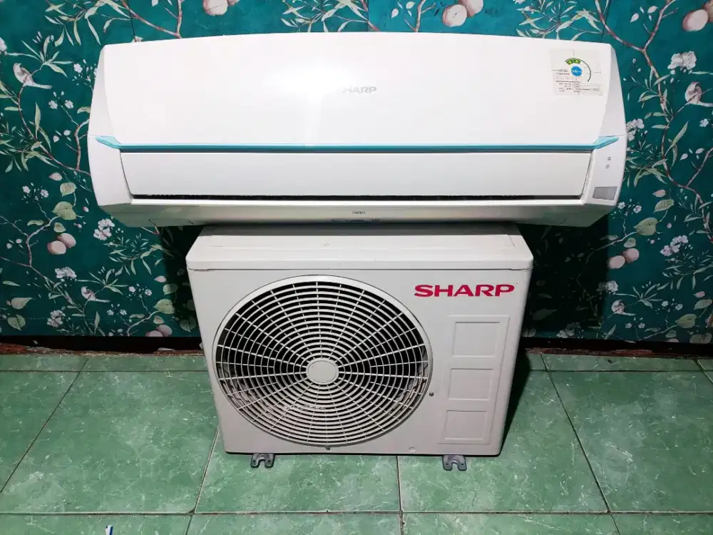 AC sharp 1/2 pk, type freon terbaru r32