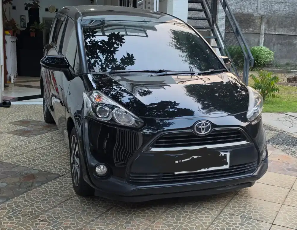 Dijual Toyata Sienta 2016, Matic, type V Hitam