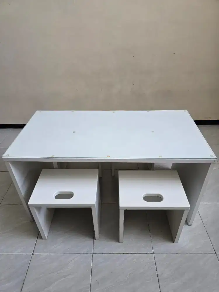 Meja makan keluarga minimalid