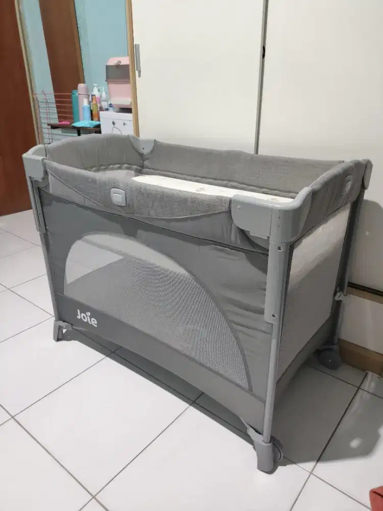 Tempat Tidur Bayi Joie Kubbie