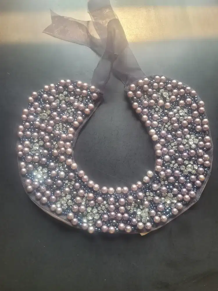 Di jual kalung embroidered River Island