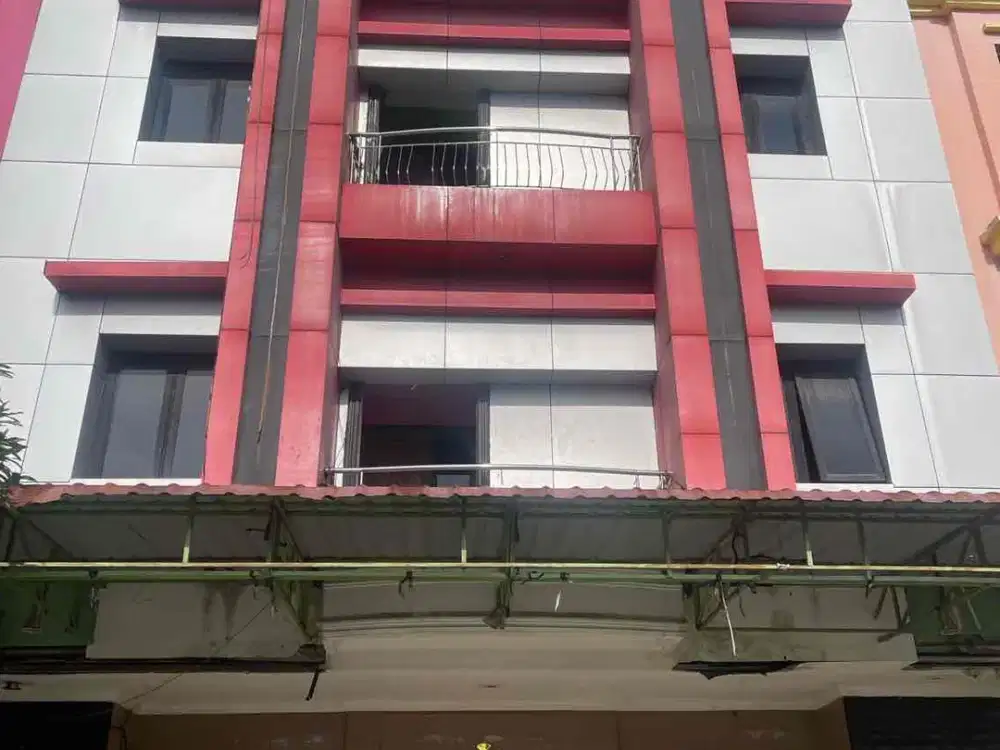 Ruko 2 Pintu Gandeng 3 Lantai Bekas Hotel di Jalan Tuanku Tambusai / Nangka