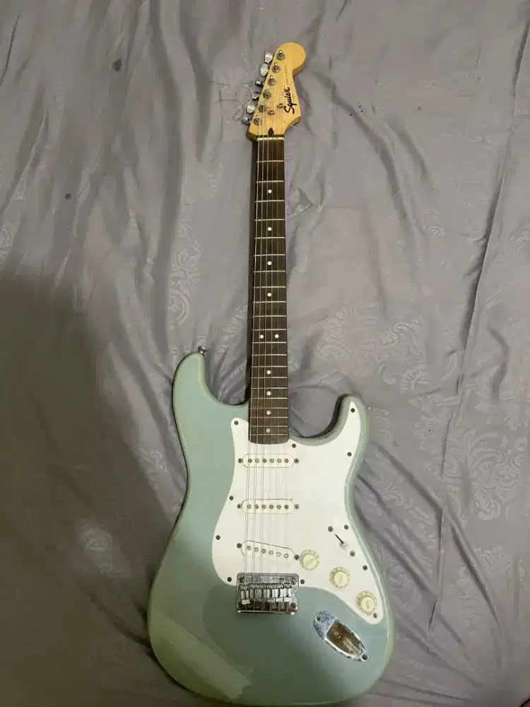 SQUIER SEKEN RASA BARU KARNA JARANG DICPAKAI .. STRING BARU SIAP GANTI