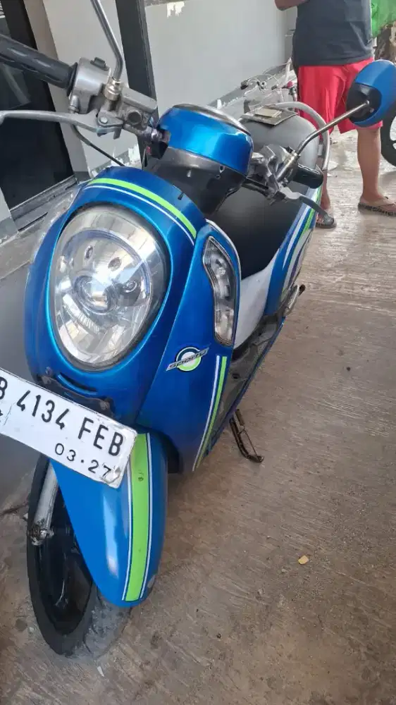 Scoopy 2016 biru
