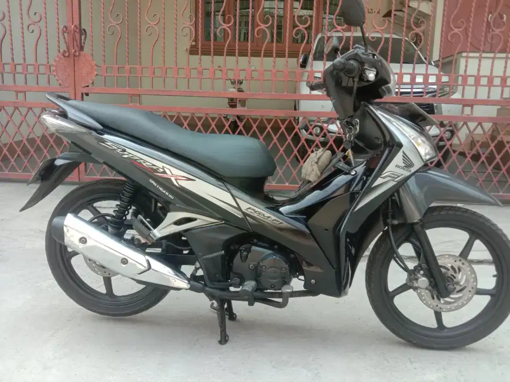 Honda Supra X 125 helm in tahun 2012.