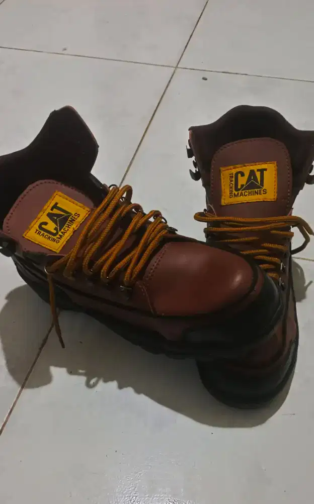 Sepatu safety ukuran 41 bisa juga untuk tracking