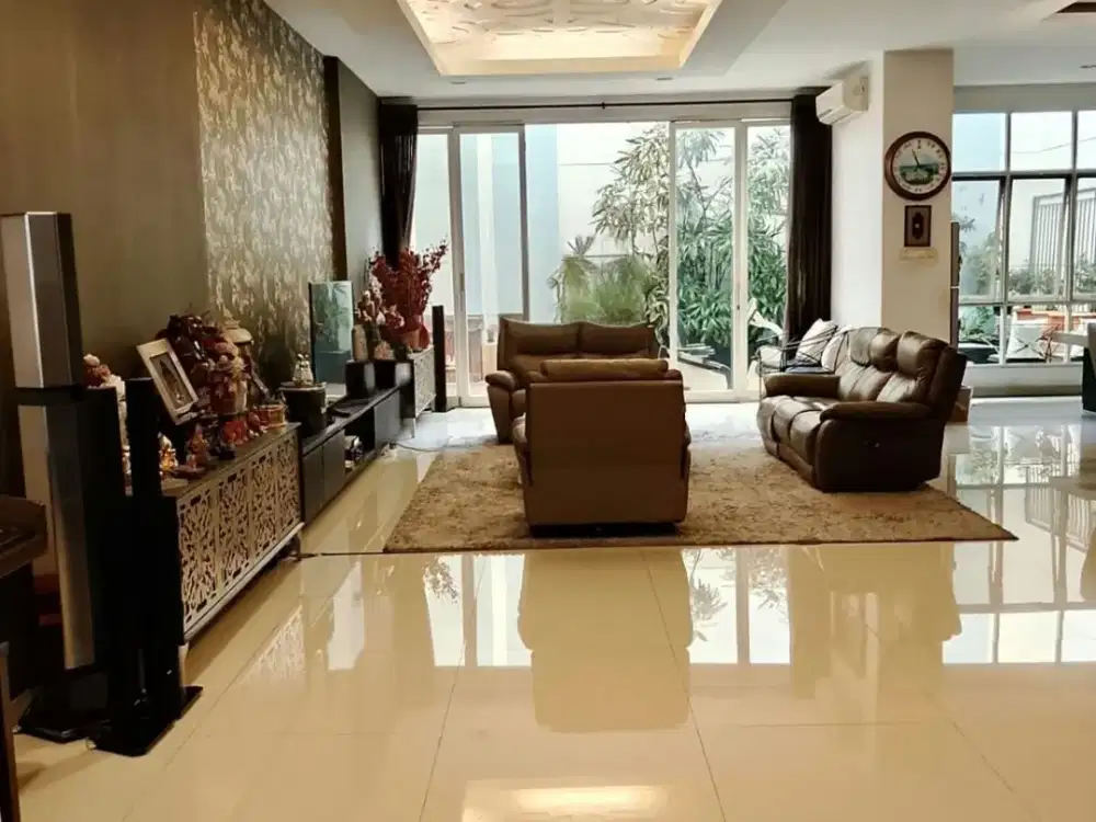 Rumah Pik1 Katamaran Indah Uk 9X30 Semi Furnish,Bagus Rapih,2,5 Lantai,Plong,Hadap Selatan