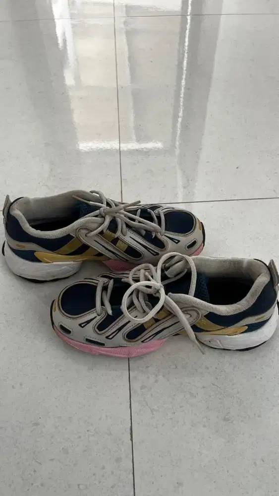 PRELOVED ADIDAS CL RESPONSE WOMAN
