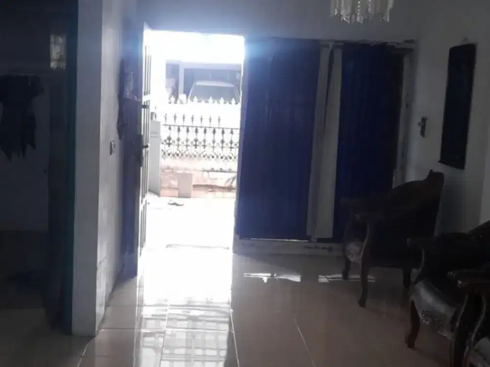 Disewakan Rumah Bangunan Lama dan Murah Full Furnished Nego, Di Perum Duta Indah Bekasi