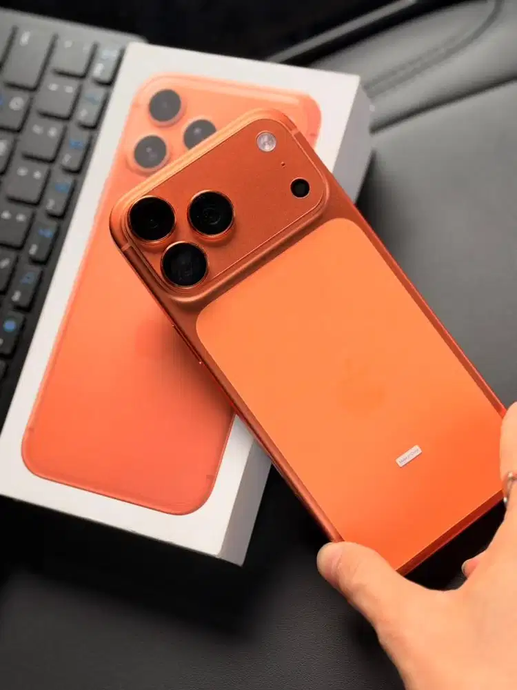 Iphone 17 pro max - like new - baru pake sebulan