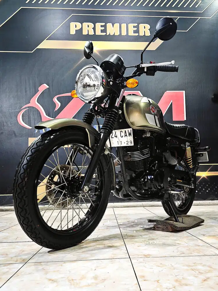 Kawasaki W 175 Cafe metalic smoke gold mewah th 2024. Anugerah motor