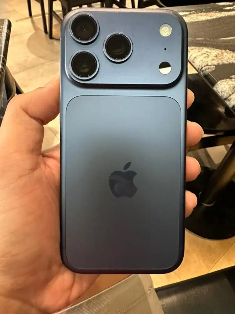 Iphone 17 pro 256 navy garansi ampe bulan 12