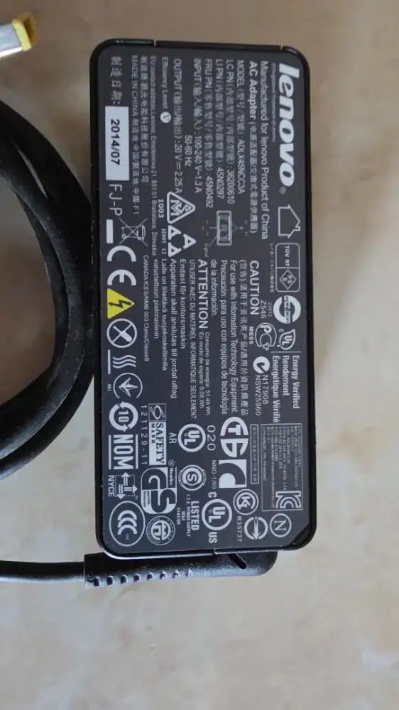 ADAPTOR LAPTOP MERK LENOVO