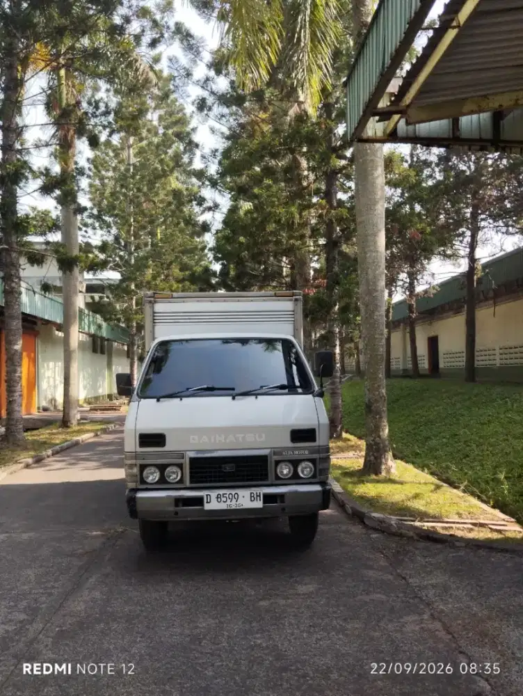 Daihatsu delta V83 engkel box