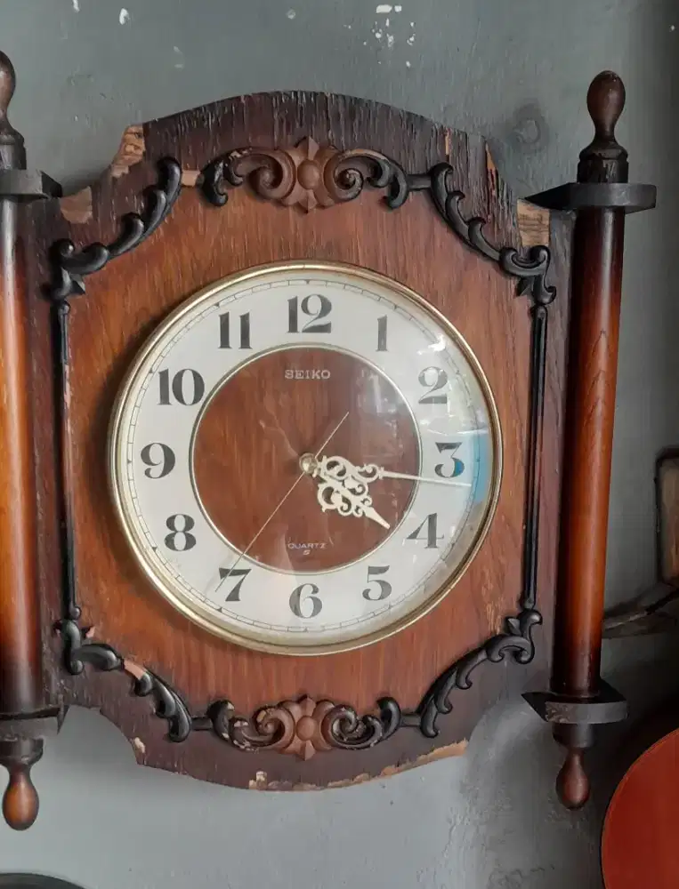 Jam dingding SEIKO