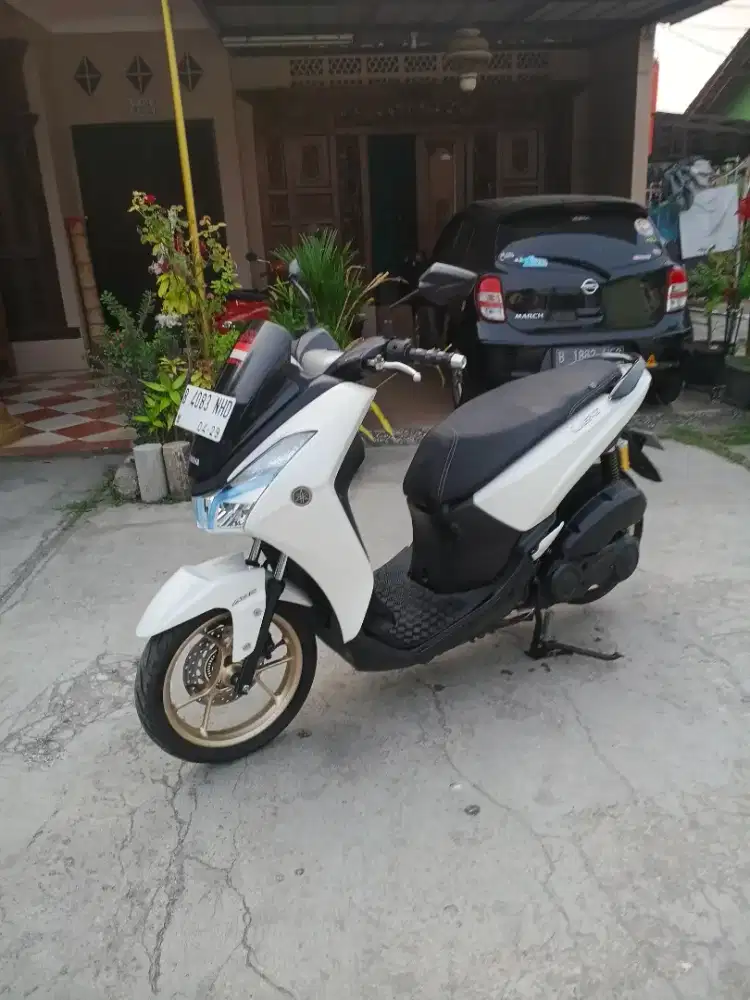 YAMAHA LEXY 2019 PUTIH