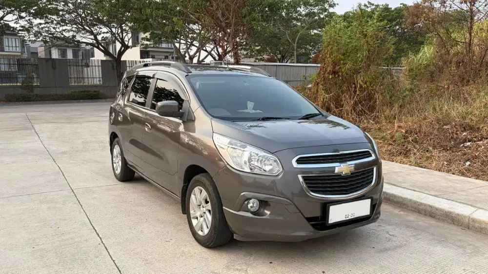 JUAL CEPAT Chevrolet Spin 2015 Manual