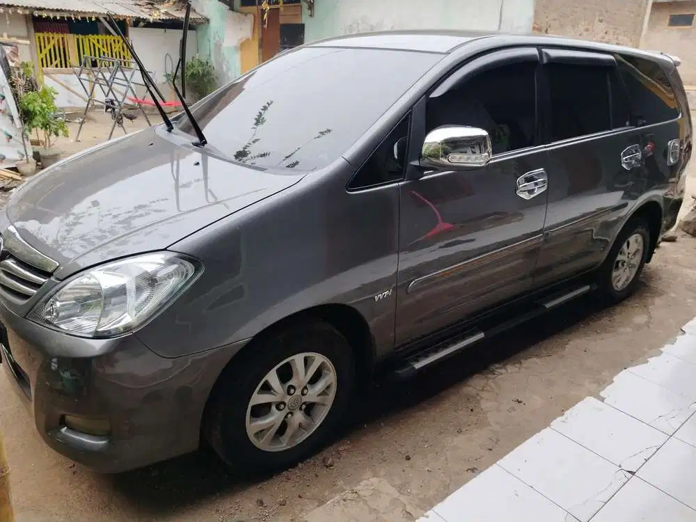 Toyota Kijang Innova 2010 Bensin