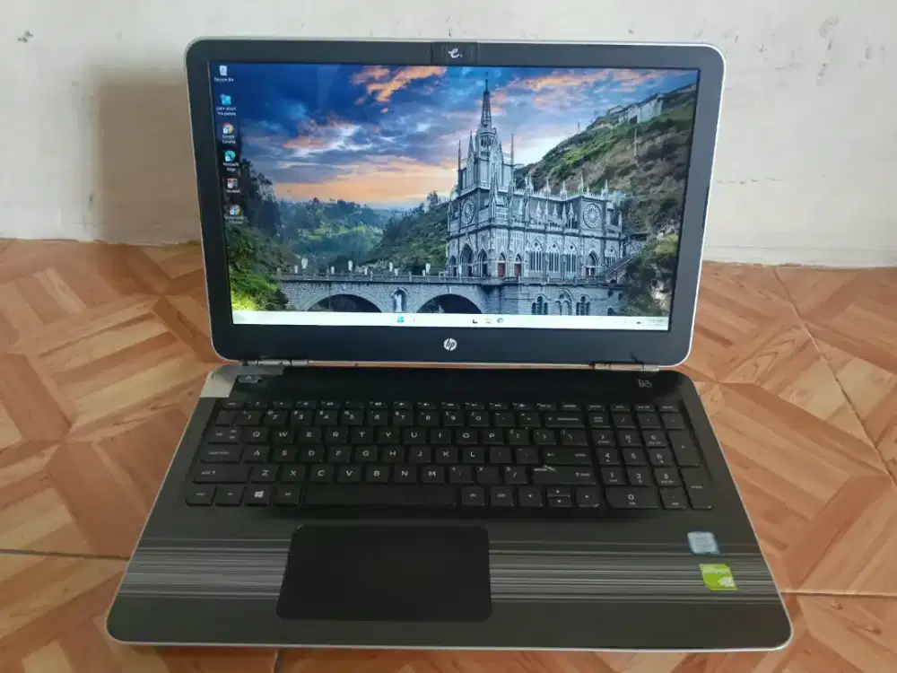 Laptop i7gen 7 8GBDDR4 SSD128GB VGA INTEL INVIDIA 2GB GAME DESIGN EDIT