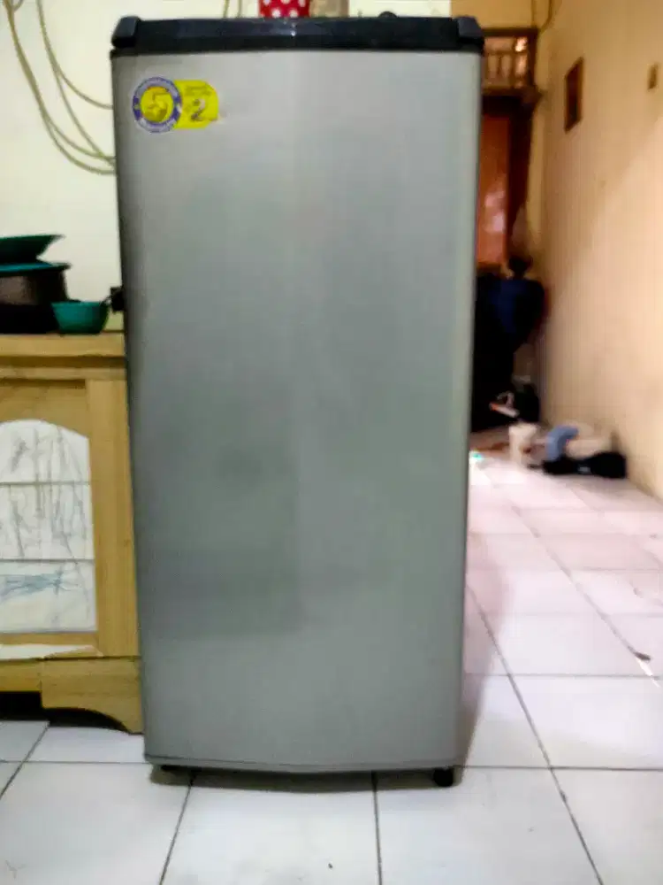 Kulkas merek Aqua normal bisa bikin Es batu
