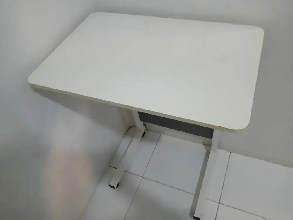 Meja kerja portable