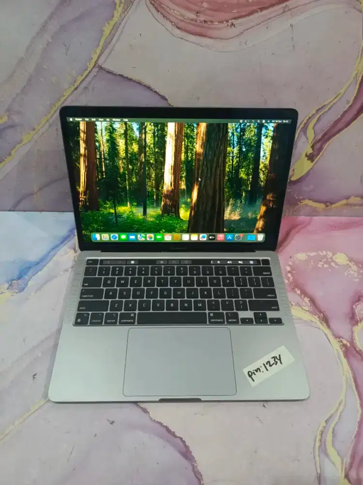 Macbook pro 13 inch m1 2020 8/256 touchbar (Second)