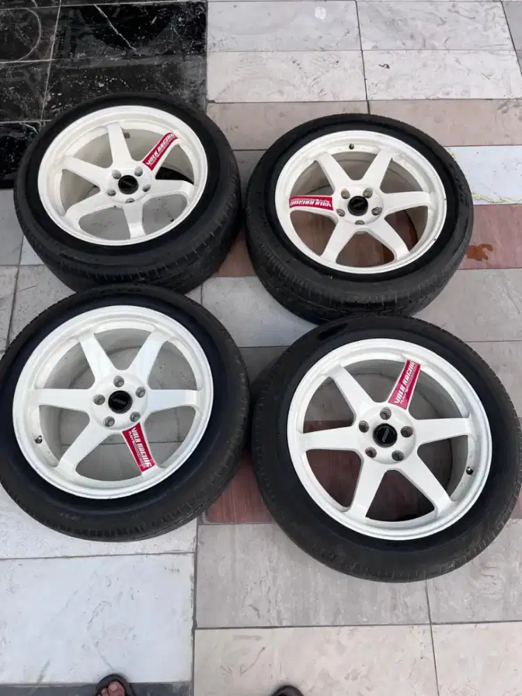 Rays te37 ring 18x8-9 pcd 5x114,3 ET 40 ban 235/50 R18 4pcs