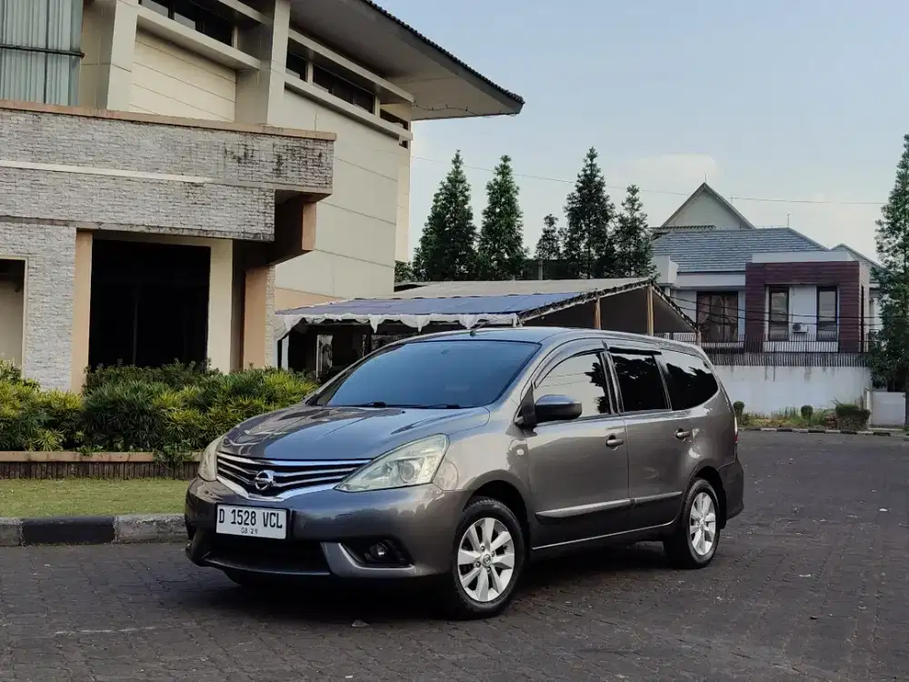 Grand Livina XV 2014 Matic Abu Km Low Bagus Terawat