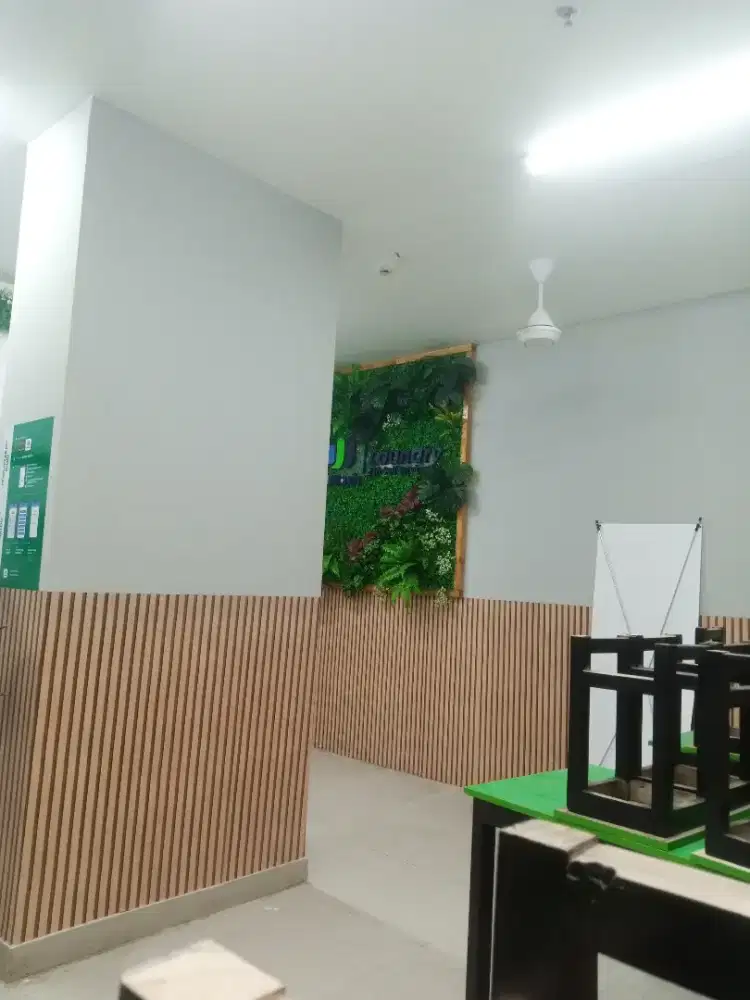 Tukang bangunan borongan atau harian