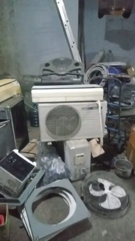 Dibeli Rosok Besi Tua Logamlainnya Elektronik Rusak Ac Mesin Mesin dll