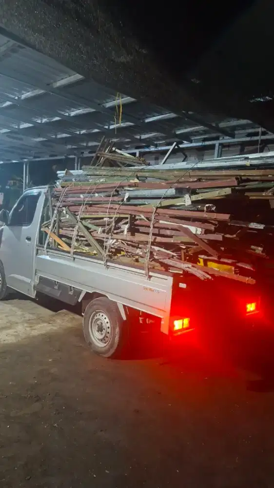 Dibeli Rosok Besi Tua Logamlainnya Elektronik Rusak Ac Mesin Mesin dll