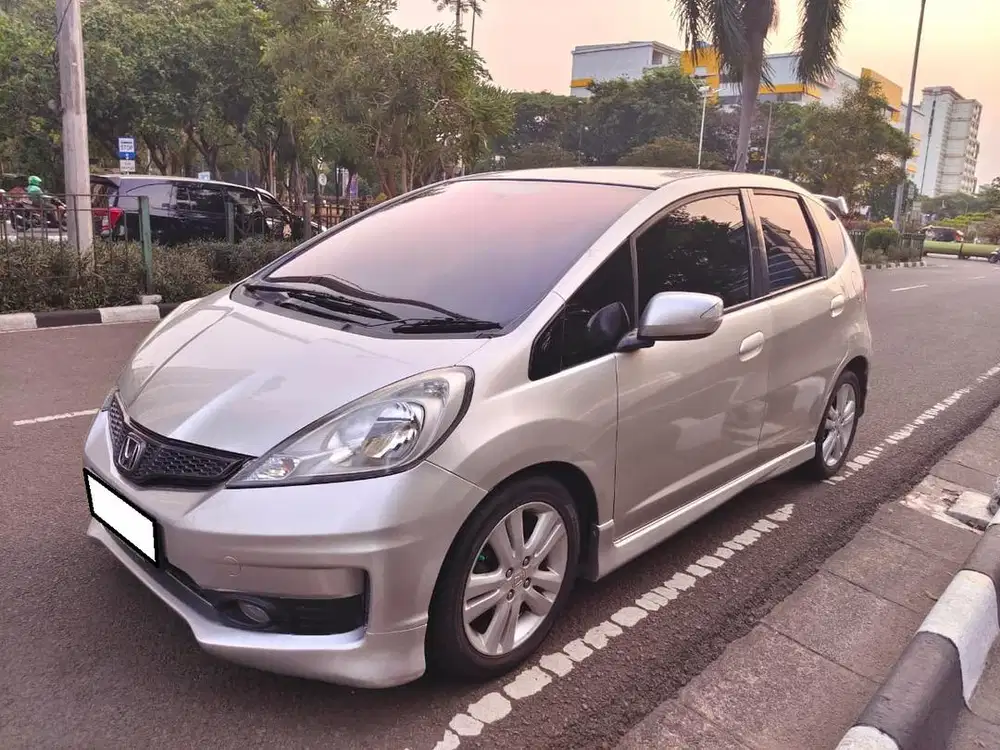 Honda Jazz RS Automatic 2012 Silver (Pajak Hidup / Siap Pakai)