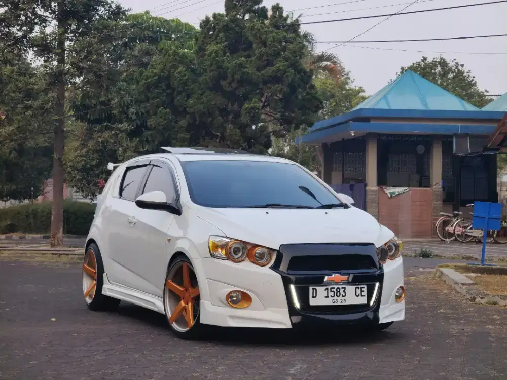 Aveo LT 2012 Matic Putih Full Body Kit Sunroof Webasto Audio Velg R19
