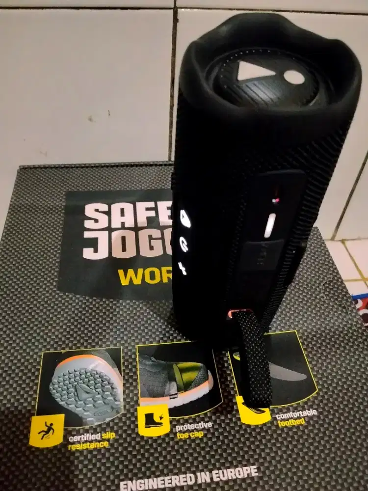 Jbl flip 7 jarang pake di jual saja jadiin duit.