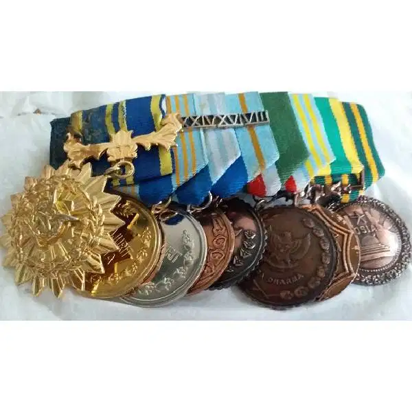 Antik unik medali MILITER PERJUANGAN PAHLAWAN PRAJURIT INDONESIA GOLD