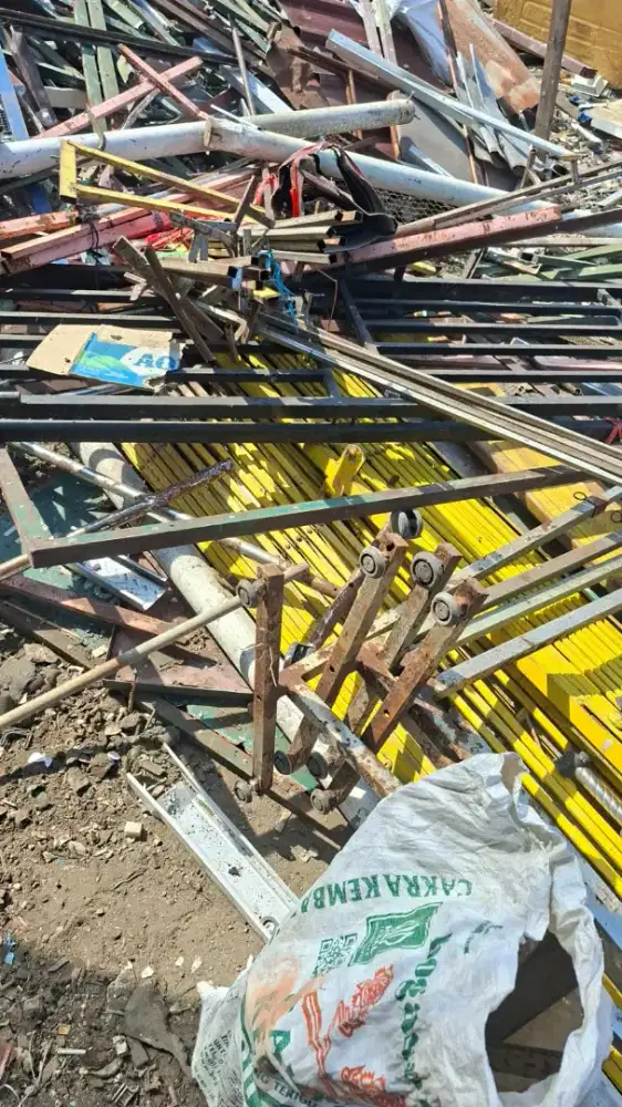 Dibeli Rosok Besi Tua Logamlainnya Elektronik Rusak Ac Mesin Mesin dll