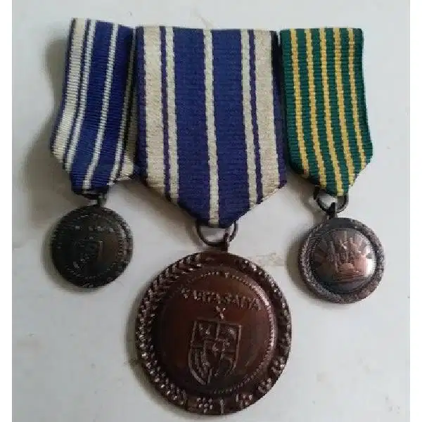 3 Biji Antik medali MILITER PARA PAHLAWAN INDONESIA PERUNGGU ERA 1945