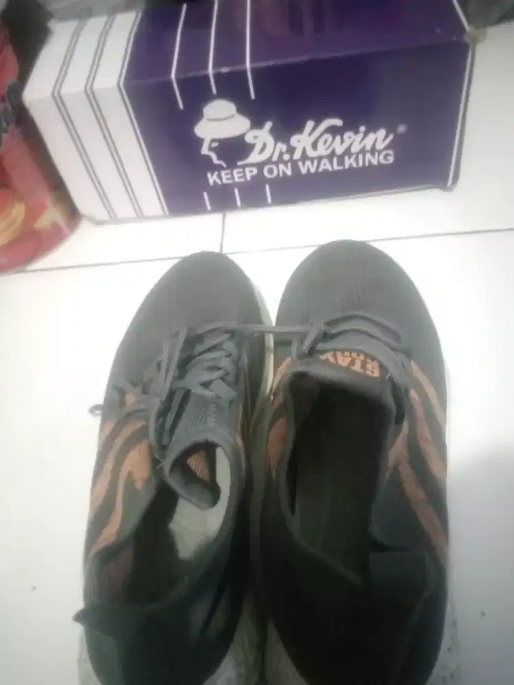 Sepatu dr kevin