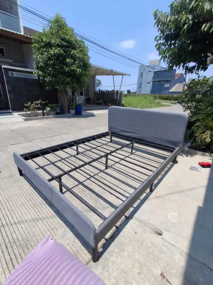 Dijual tempat tidur Informa kualitas baru