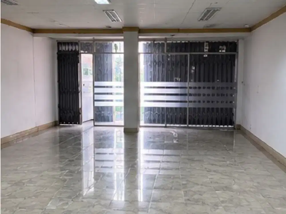 DISEWAKAN RUMAH USAHA 3 LANTAI PANJANG PASAR BARU JAKARTA PUSAT