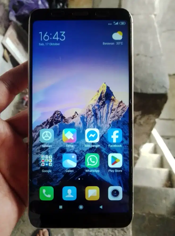 Xiaomi redmi 5 plus 4G 3/32 layar 6 inchi mulus tt/barter
