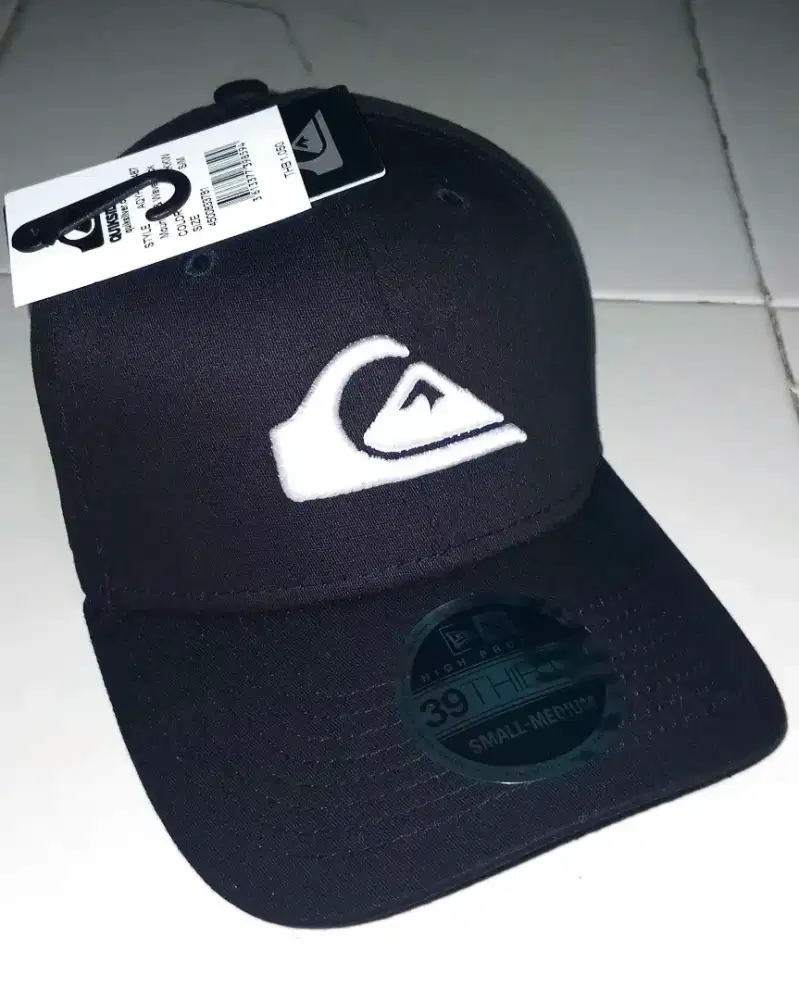 Topi Quiksilver New Era 39Thirty ORIGINAL Mountain and Wave Black Cap