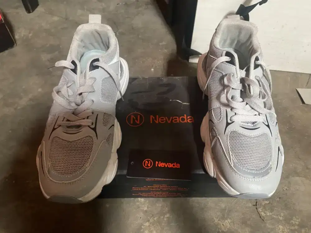 Sepatu / Sneaker Nevada