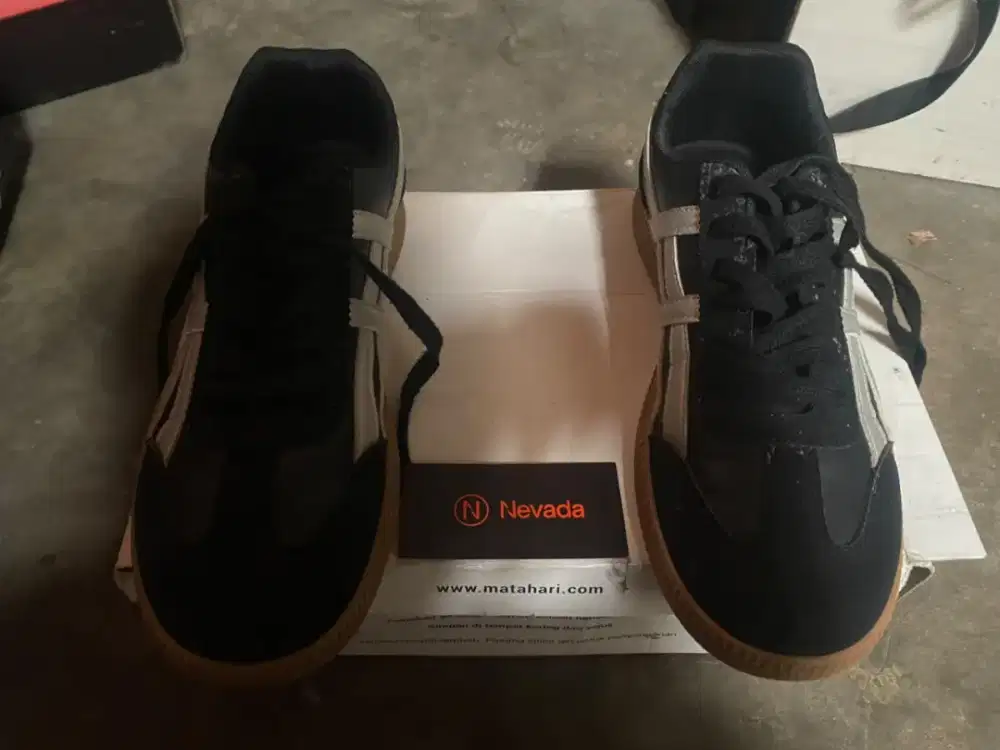 Sepatu / Sneakers Nevada Hitam