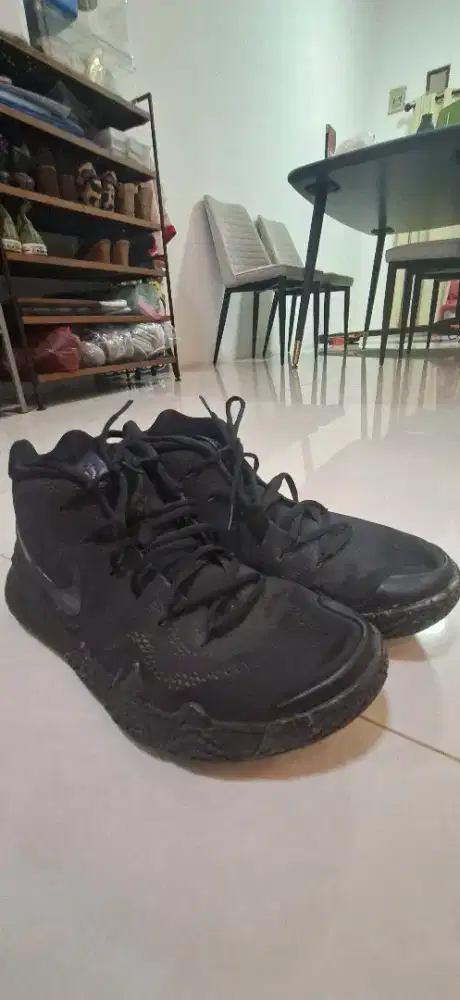 Sepatu basket nike Kyrie Irving 3 (black out) Sangat Murah