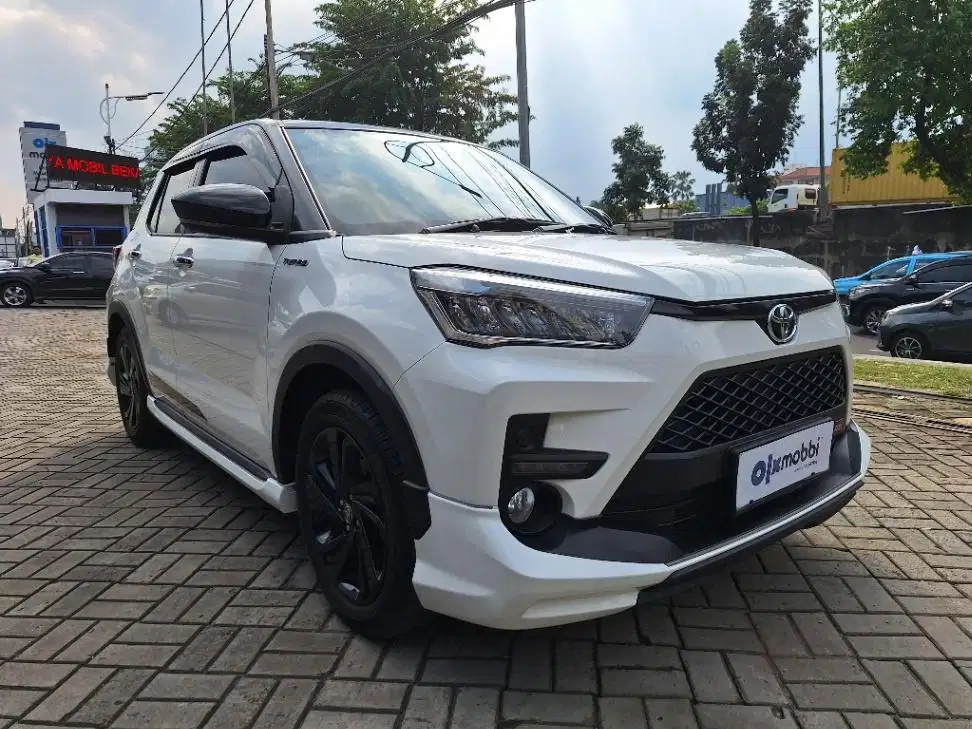 DP MURAH Toyota Raize 1.0 GR Sport Two Tone Bensin-AT 2021 Putih C1DDB