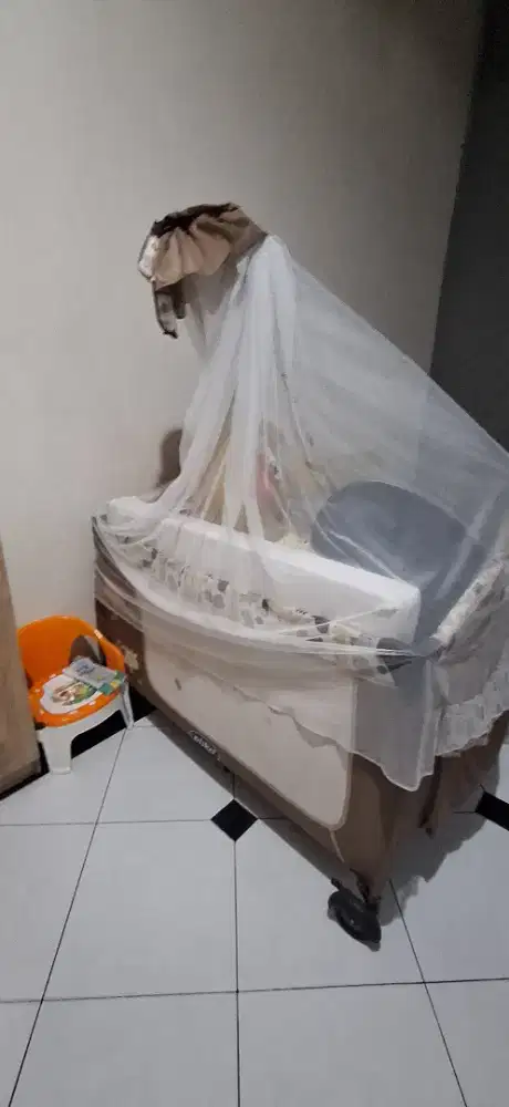 Tempat Tidur Bayi