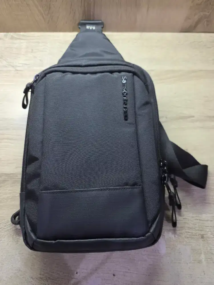 Samsonite Red Wyther Sling Bag