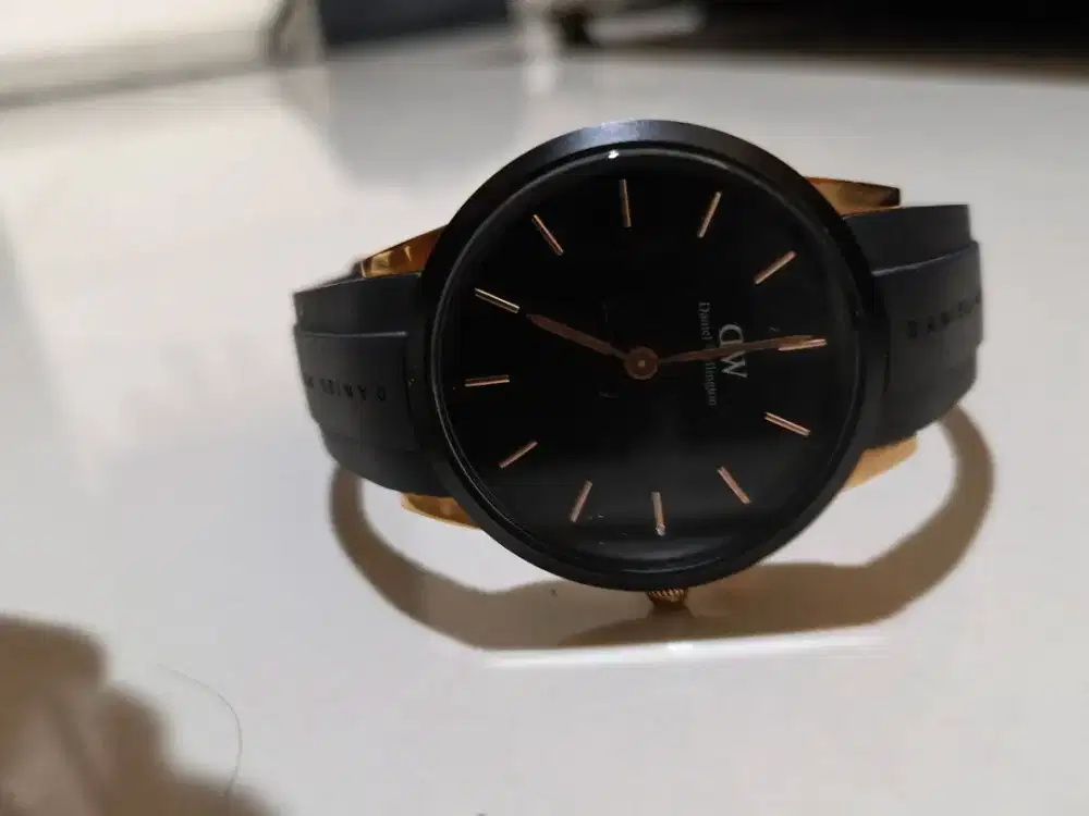 Jam tangan Daniel Wellington (DW) seri Iconic Motion 32 mm