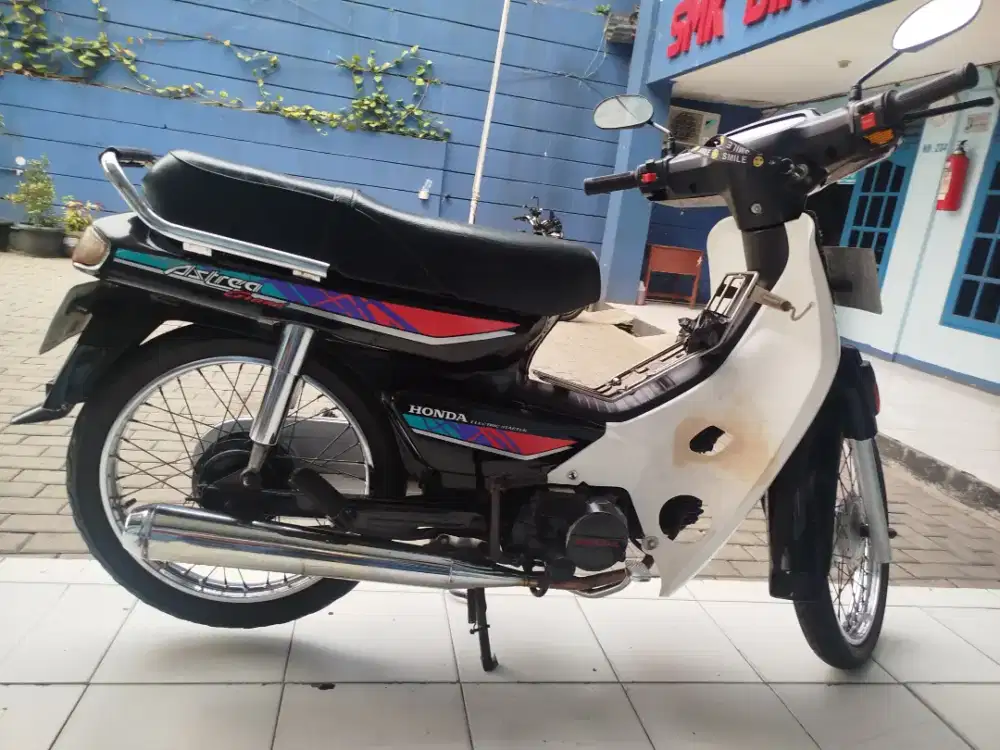 Honda Astrea grand 2000 B Jaktim